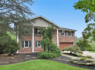 4 Gary Dr, Chestnut Ridge, NY 10977