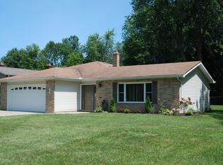 7041 Warrington Dr, North Olmsted, OH 44070