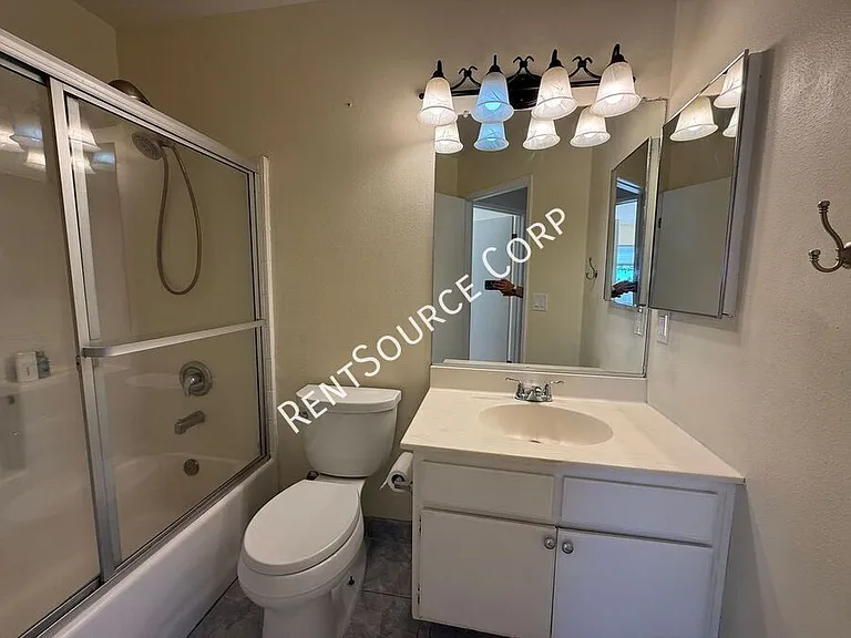 2501 Summerchase Ave — Photo 11