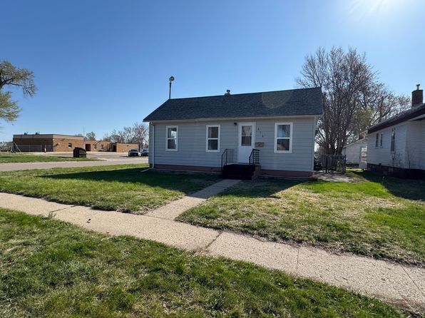 678 Wisconsin Ave NW, Huron, SD 57350