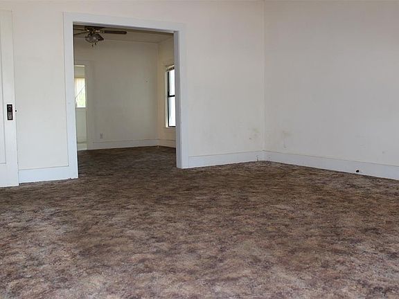 4th image of 502 Bowie St