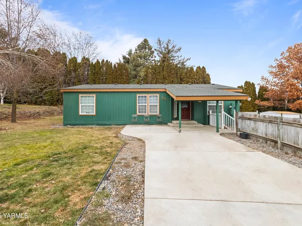 30 Golden Ln, Yakima, WA 98908