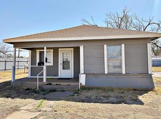 400 S 8th St, Slaton, TX 79364