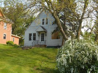 418 Fremont St, Woodstock, IL 60098