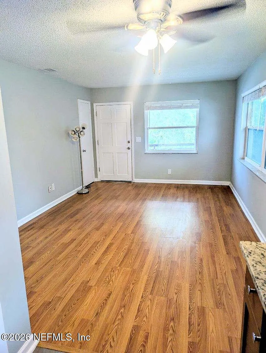 2 bed, 1.5 bath, 900 sqft, $1,850 — Photo 4