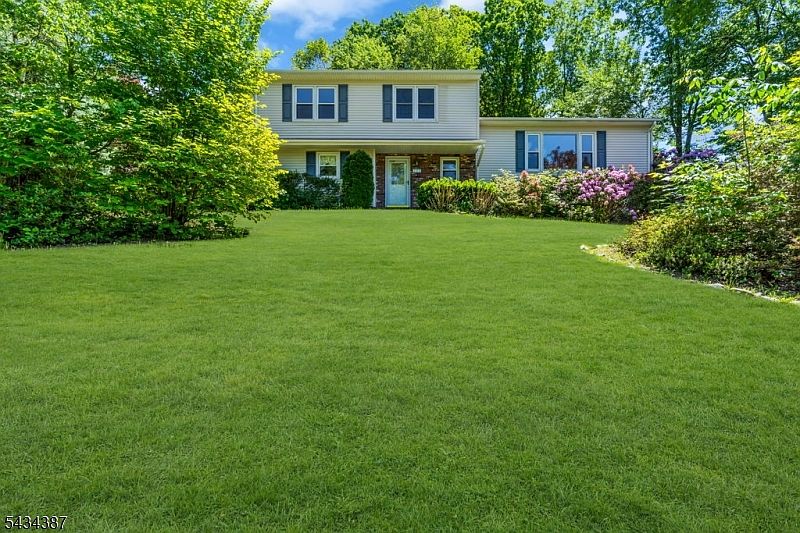 1st image of 132 Rolling Ridge Rd