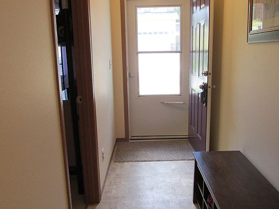 3rd image of 6776 Takota Pl NE