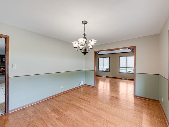 2nd image of 30 N Melanie Ct
