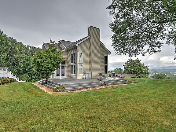 3rd image of 290 Locust Hill Dr