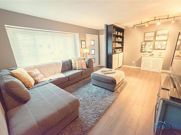 2nd image of 2722 W Rockridge Cir