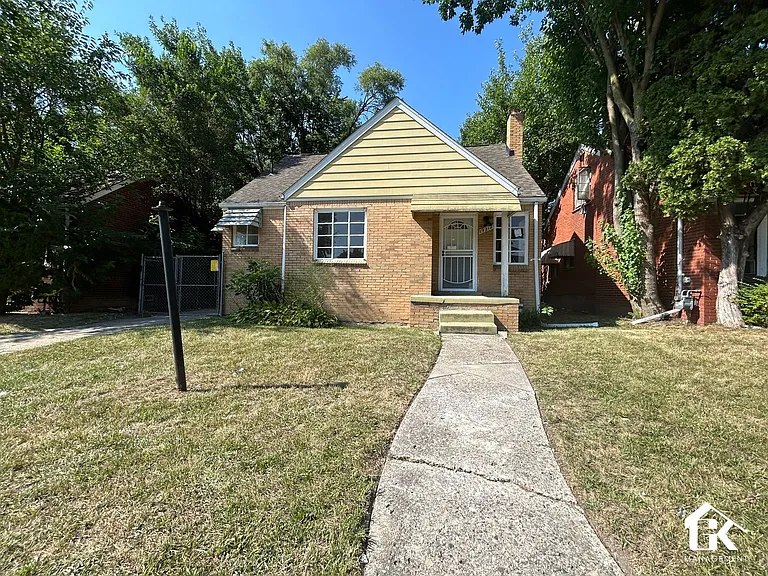 19212 Curtis St — Photo 1