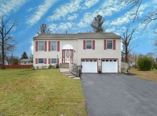 6 Seals Pl, Flemington, NJ 08822