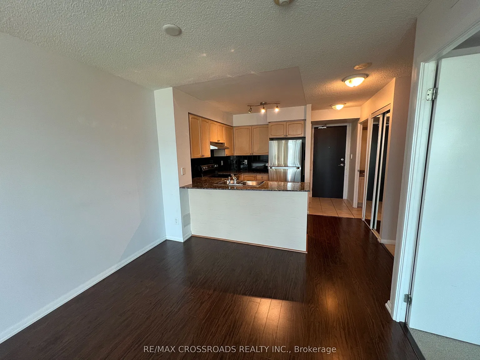 2 bed, $2,525 — Photo 4