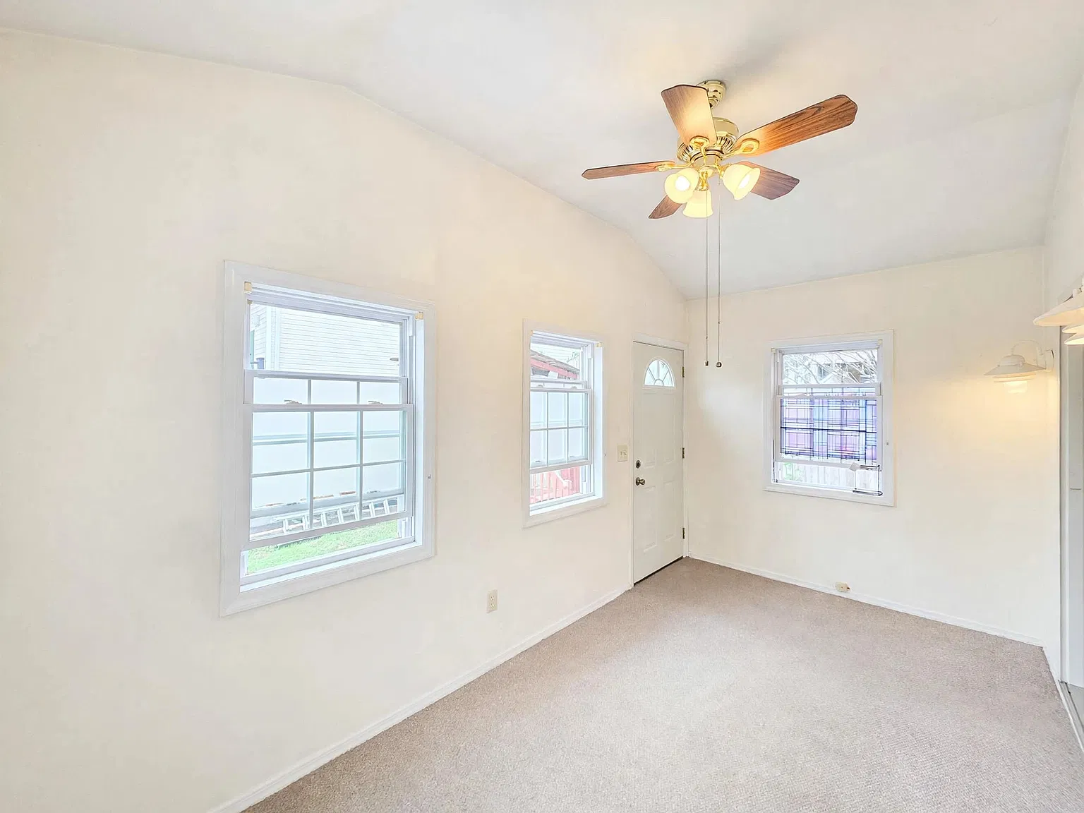 Studio, $1,000 — Photo 4