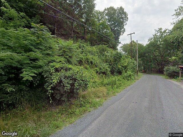 Exterior Neighborhood (street photo)