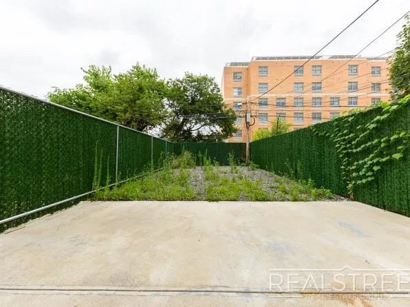 1135 Saint Mark's Avenue image 9 of 10