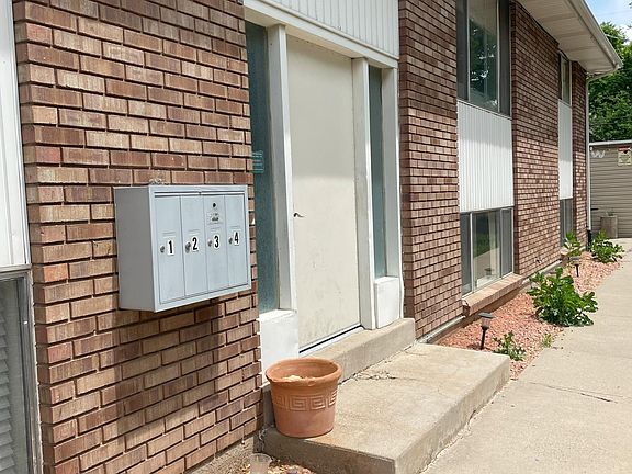 2nd image of 985 S Lake St #4