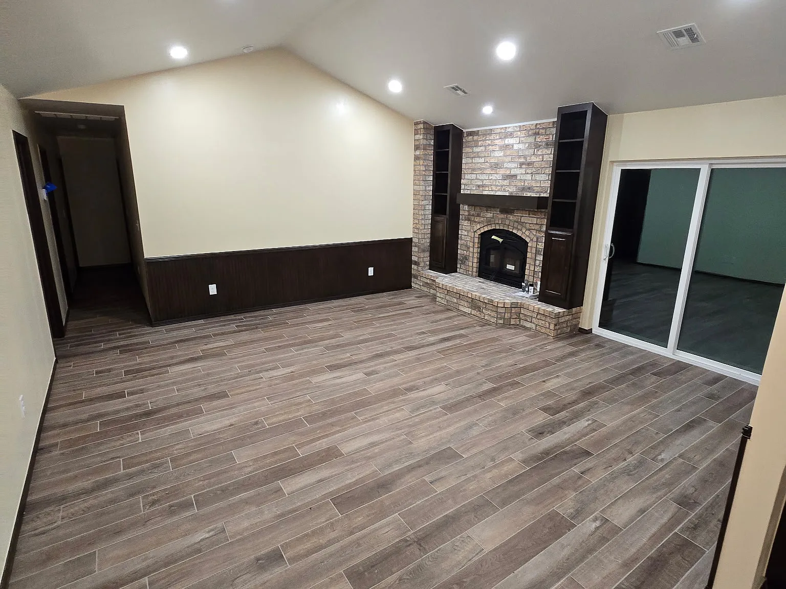 4 bed, 2000 sqft, $2,200 — Photo 2