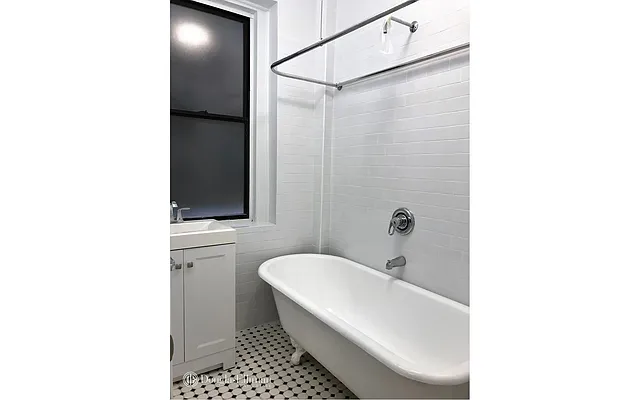 Rented by Douglas Elliman | media 23