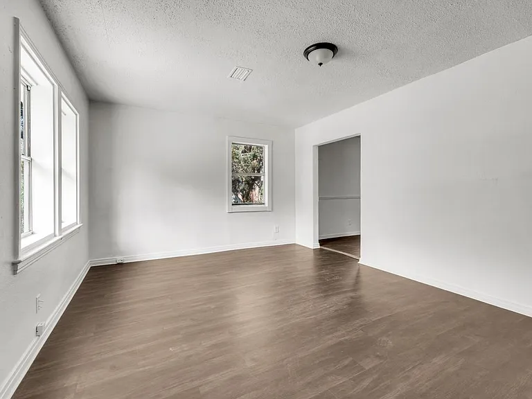 1227 Dena St — Photo 4