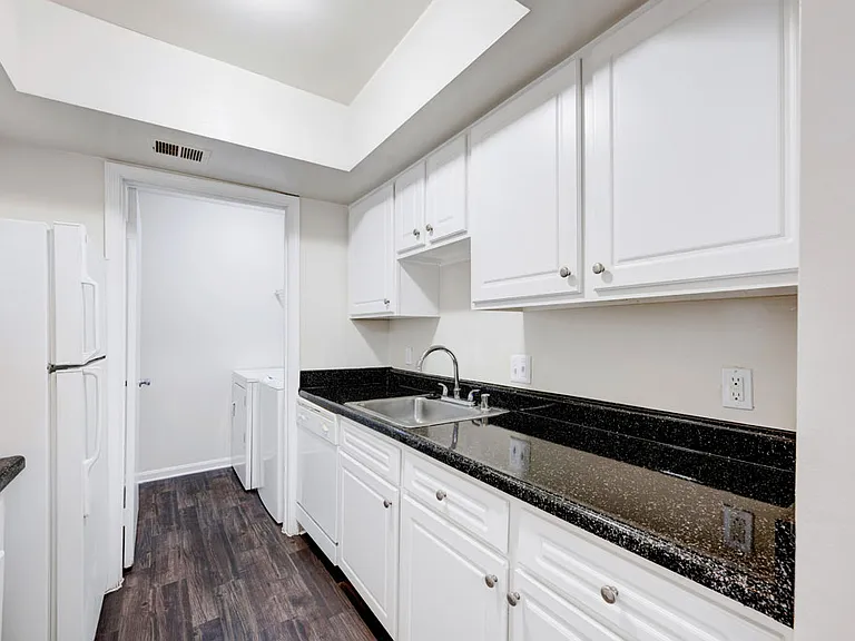 8206 Streamside Pl — Photo 3