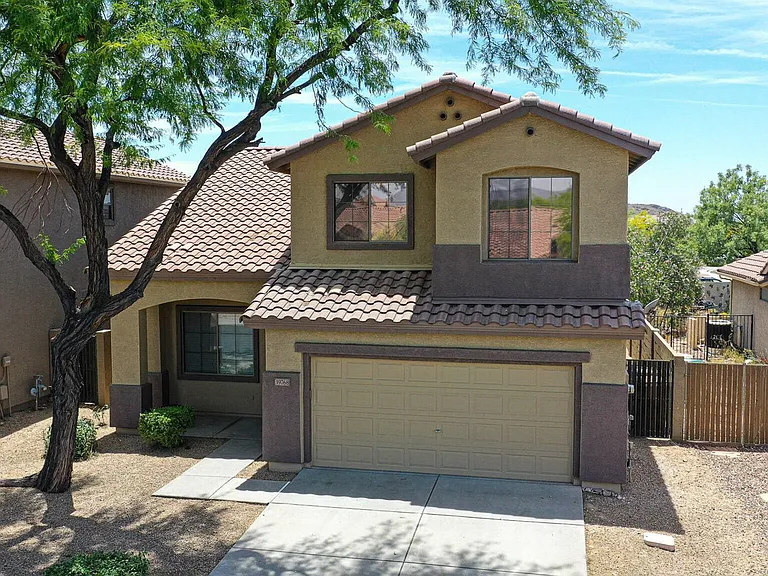 39768 N High Noon Way — Photo 2