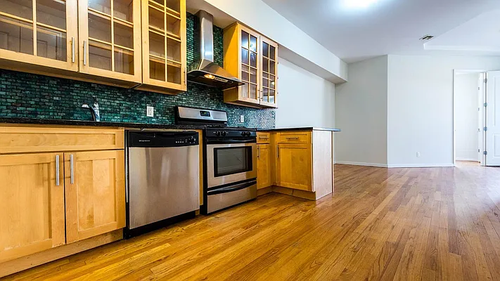 Rented by Nooklyn NYC LLC | media 19