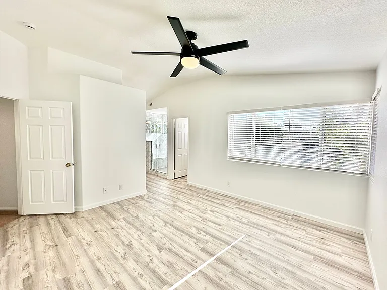 266 Royal Glen Dr — Photo 33