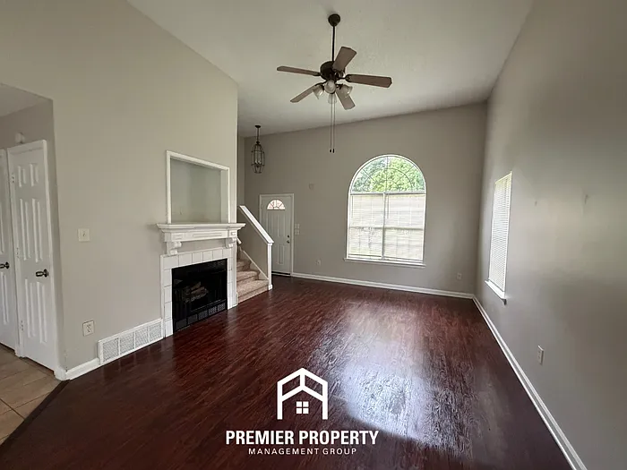 7823 Wolf Hollow Dr — Photo 2