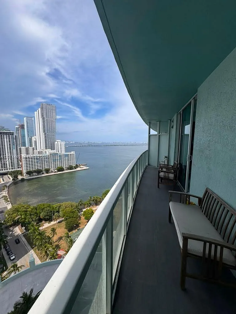 1 bed, 837 sqft, $3,500 — Photo 3