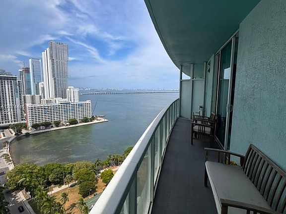 3rd image of 1900 N Bayshore Dr APT 2308