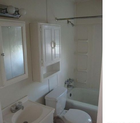5th image of 1802-B Fairview Dr