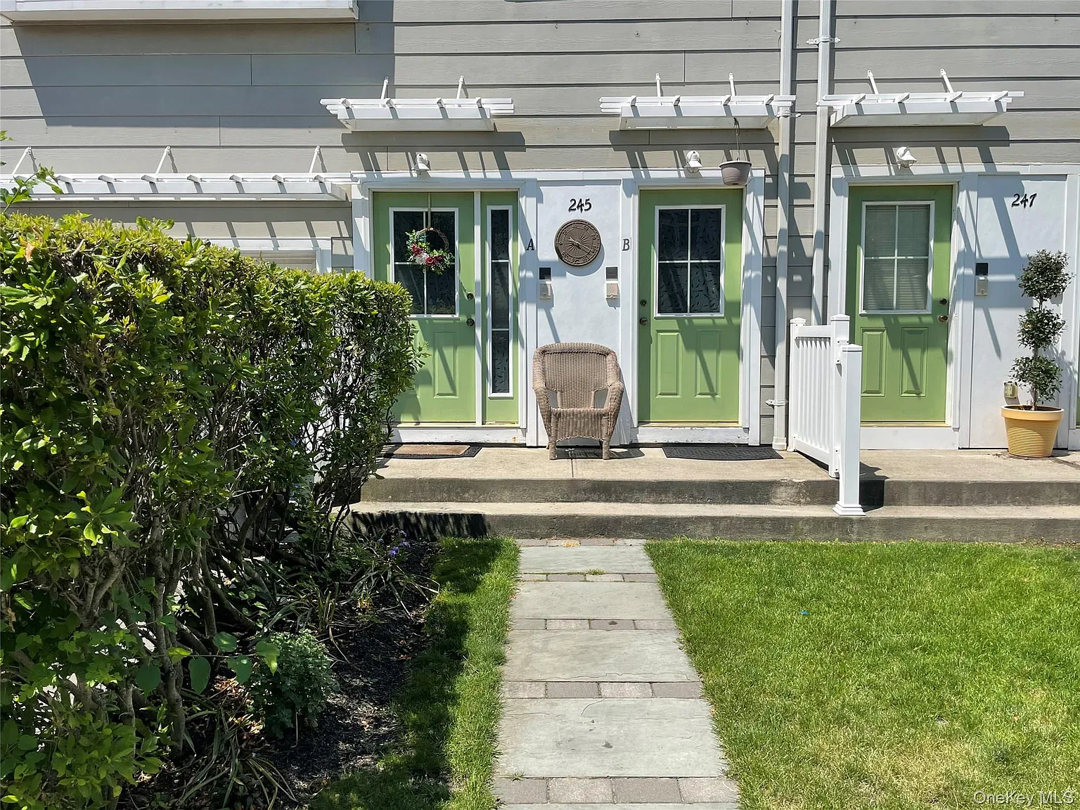 3 bed, 2.5 bath, 2100 sqft, $3,600 — Photo 1