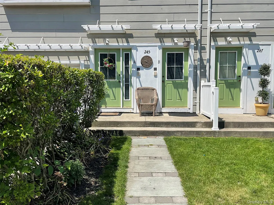 245 Beach Breeze Ln