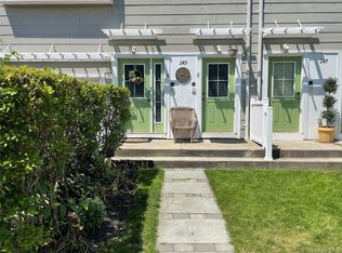 245 Beach Breeze Ln, Far Rockaway, NY 11692