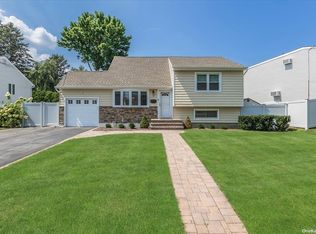 19 Fleetwood Ave, Melville, NY 11747