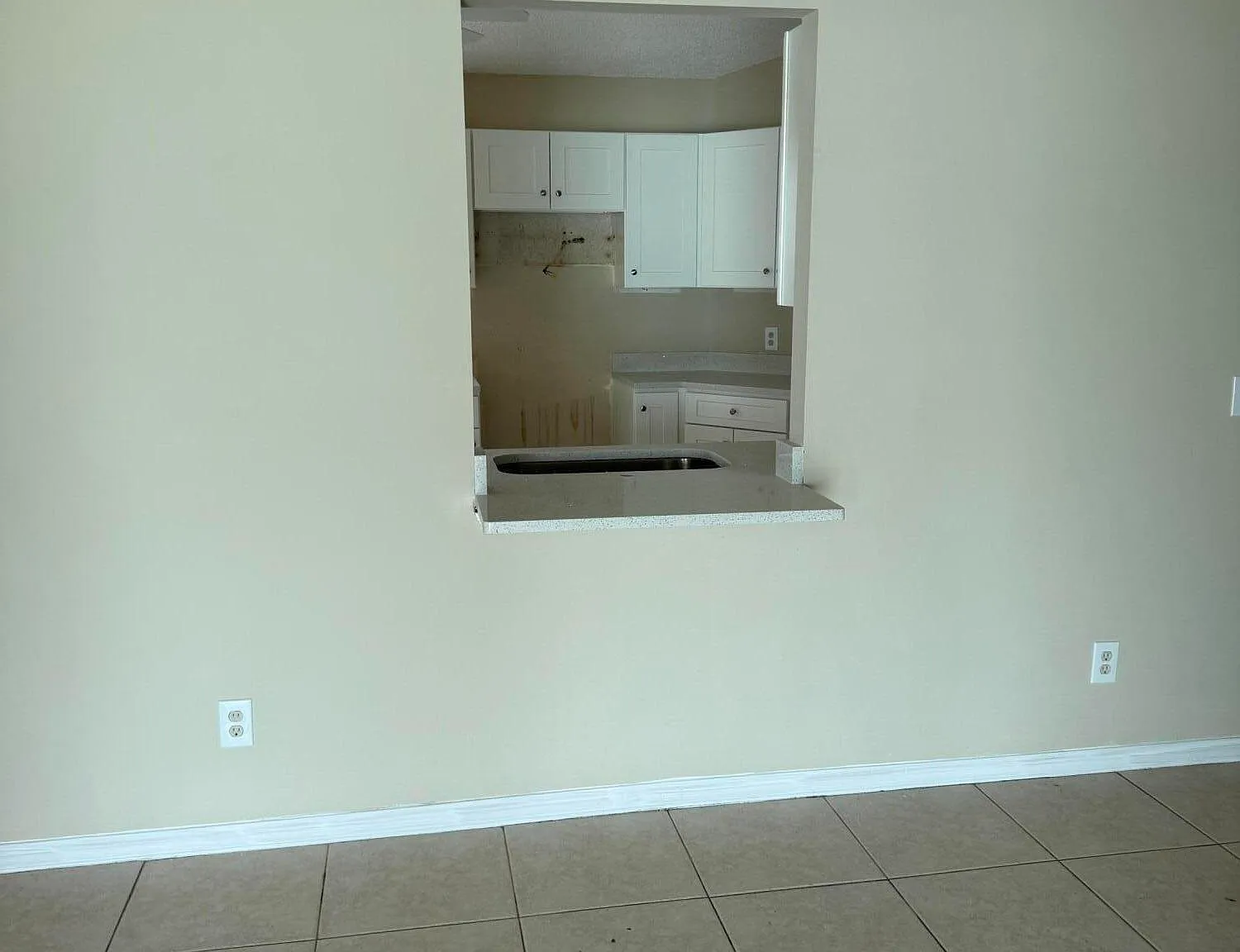 3 bed, 2.0 bath, 1384 sqft, $2,550 — Photo 2