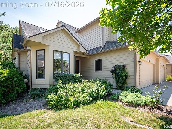2nd image of 2039 Bancroft Dr