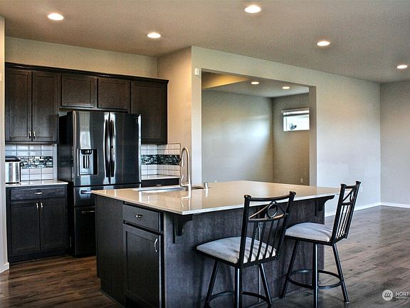 4th image of 10307 Messner Avenue
