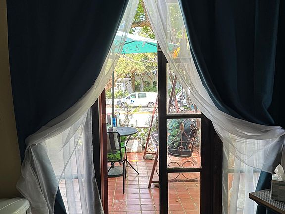 3rd image of 4514 NE 1st Ave APT 1