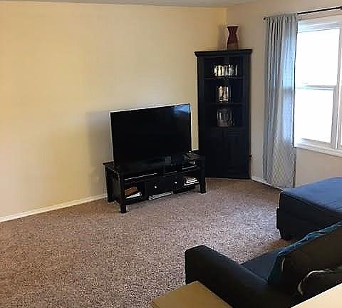 3rd image of 831 N Chandler Dr