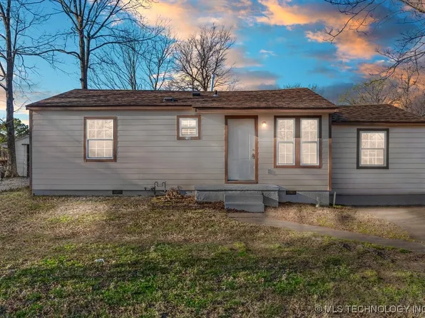 2126 E Queen Pl, Tulsa, OK 74110