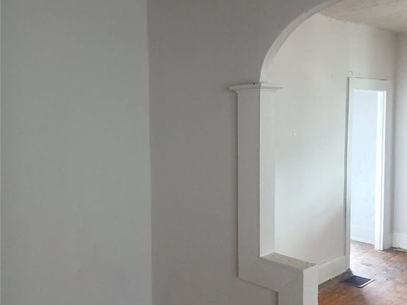 5th image of 214 Rhode Island St