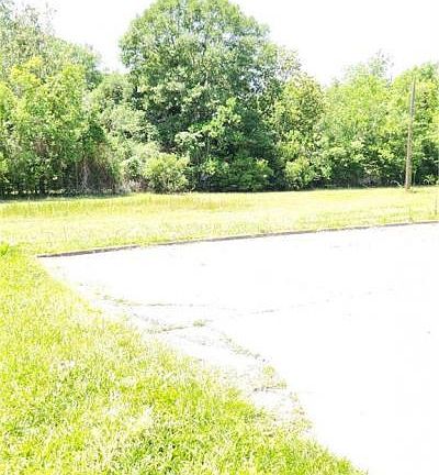 2nd image of 920 Asheville Dr