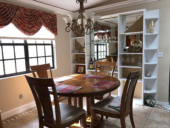 5th image of 815 E 20th Ave