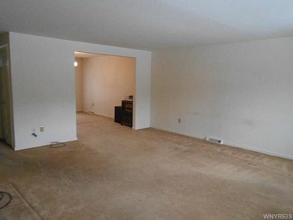 5th image of 25 Oakbrook Dr APT F