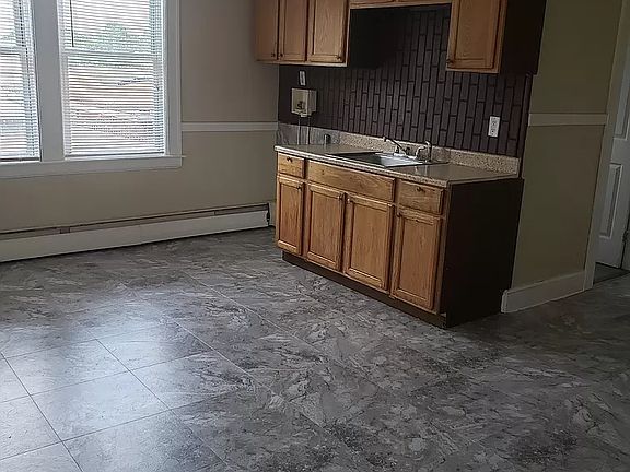4th image of 168-170 Oak St #3N