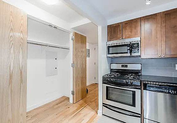 4th image of 196 Stanton St APT 4L