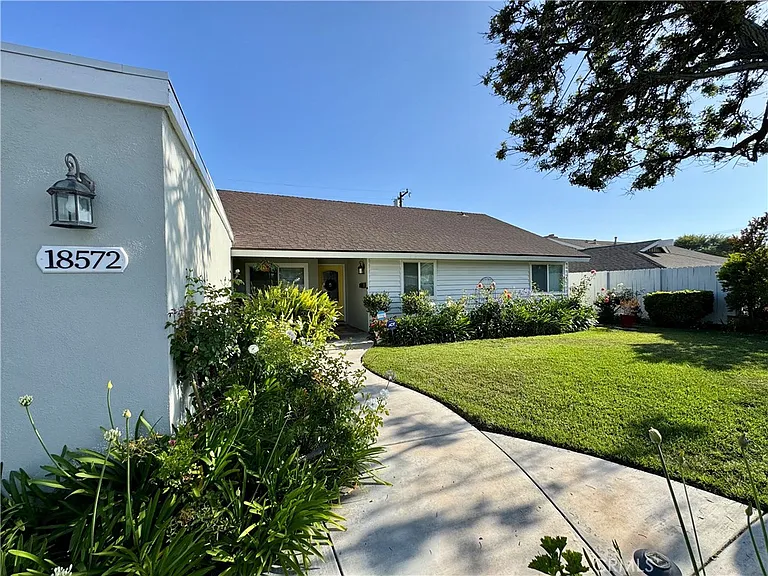18572 Avolinda Dr — Photo 4