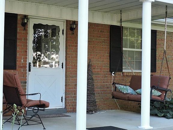 2nd image of 1121 Valleyview Dr
